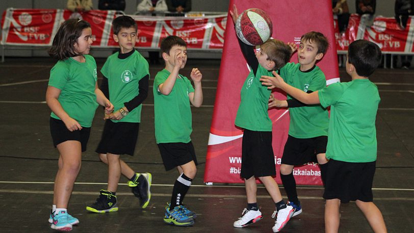 La Saski Eskola, el Txiki Zornotza y un Mini Masculino, la presencia zornotzarra en el PIN