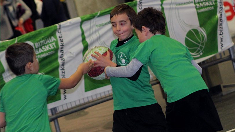 La Saski Eskola, el Txiki Zornotza y un Mini Masculino, la presencia zornotzarra en el PIN