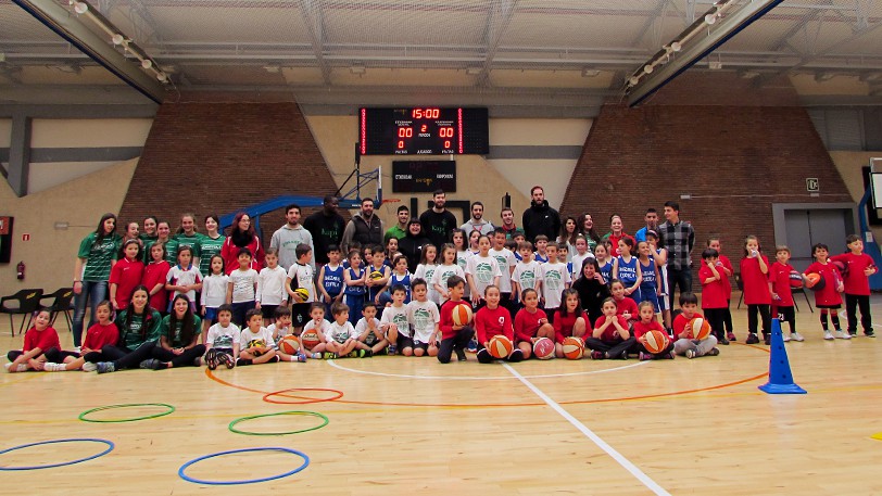 Diversión y mucho baloncesto en la Topaketa de Saski Eskola